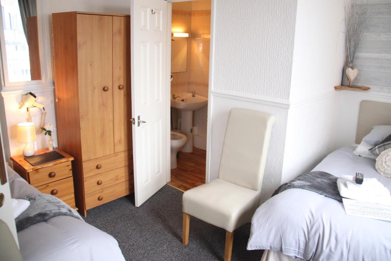 Serena Court 3*